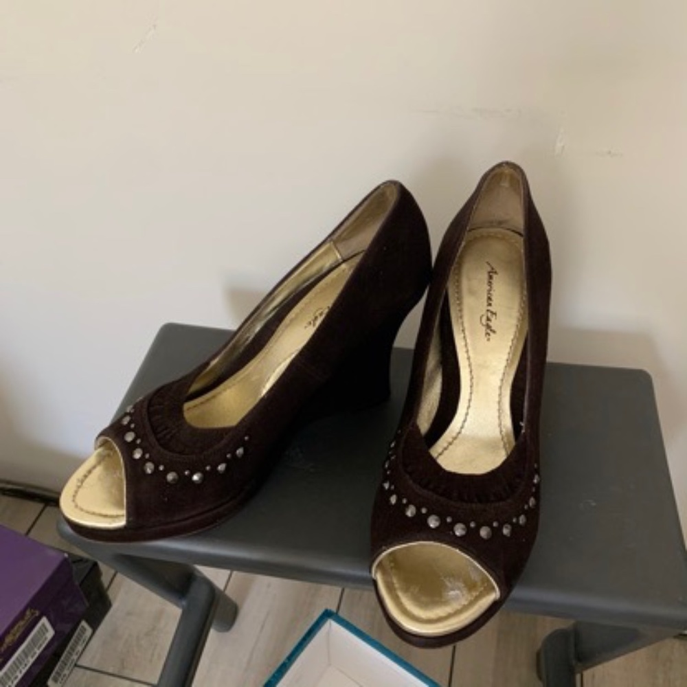 AMERICAN EAGLE Rave Suede Brown Wedge Size 10